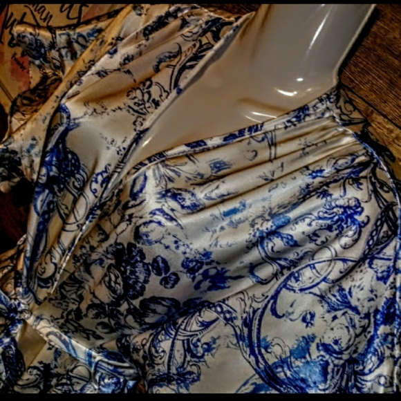 In Bloom Robe Size L Silky Priceless China NWOT - Picture 9 of 11